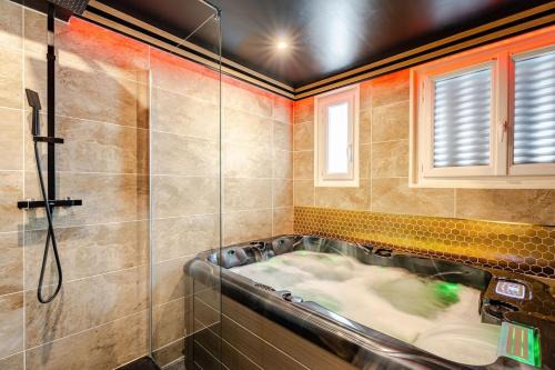 Quartier Chorier-Berriat Apartment | Secret SPA Jacuzzi & Cinema