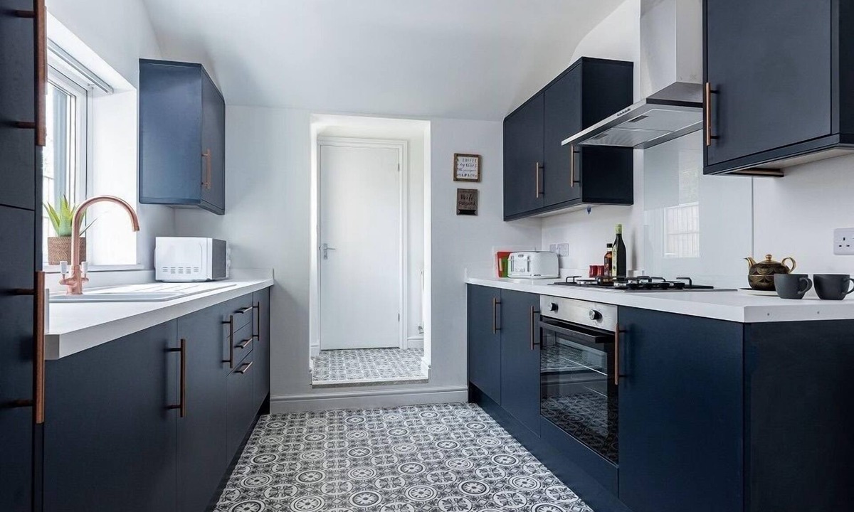 Dudley House | Sedgley-Wolverhampton-Contractors -4 beds-Parking!