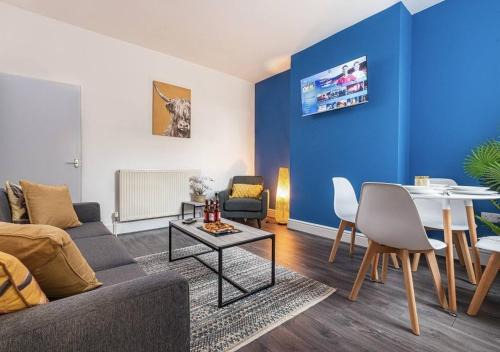 Dudley House | Sedgley-Wolverhampton-Contractors -4 beds-Parking