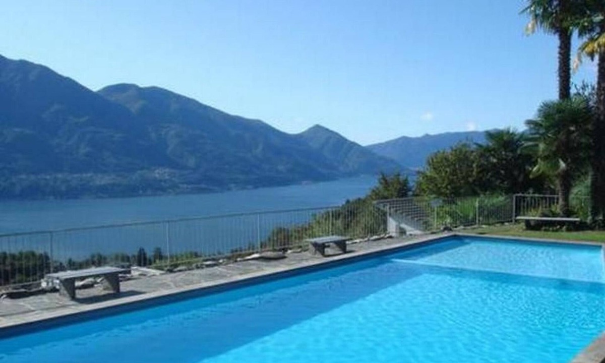 Tenero-Contra Apartment | Seeblick und Pool by Interhome