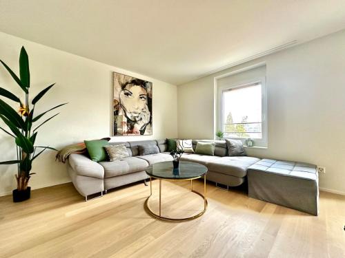District 2 Apartment | Seeblick Wohnung in Wollishofen