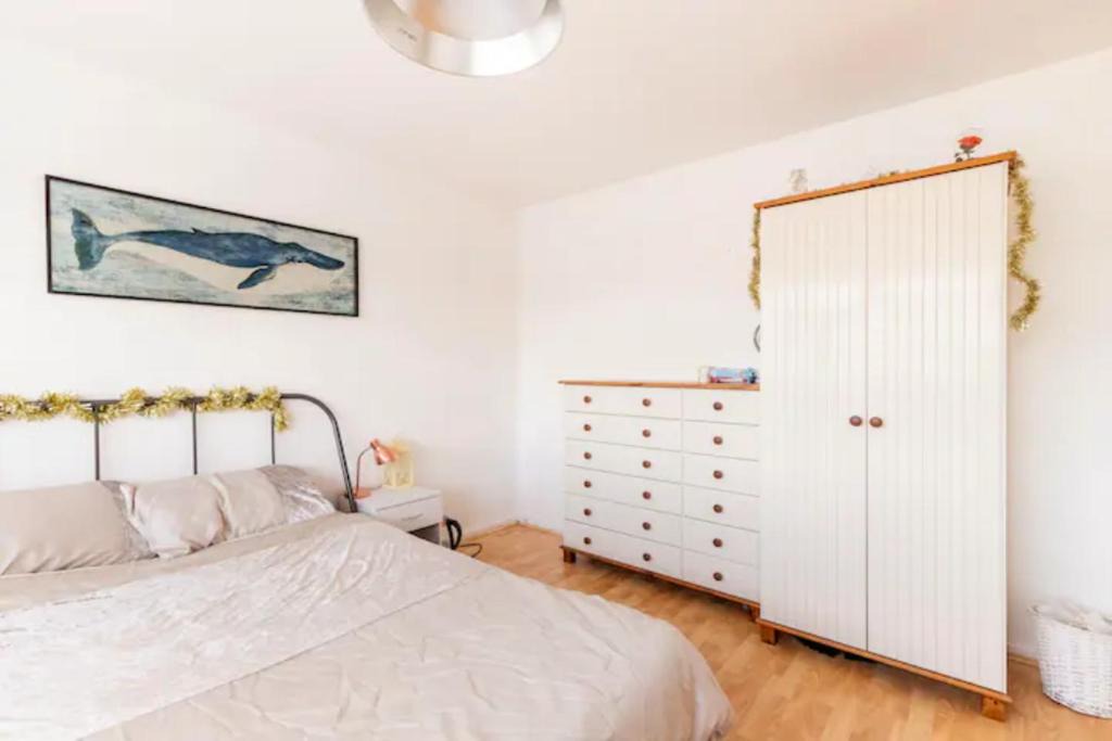 Harlow House | Sefain Household