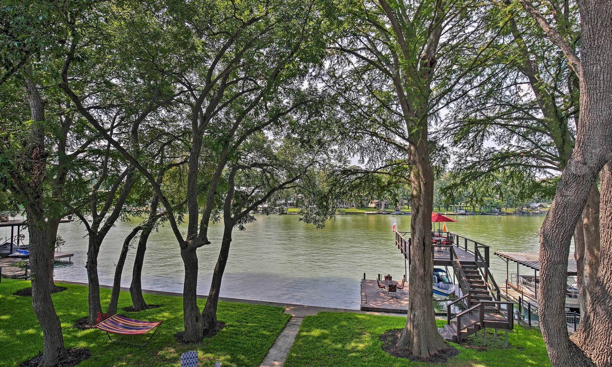 Seguin House | Seguin Lake House w/Dock and Cowboy Pool