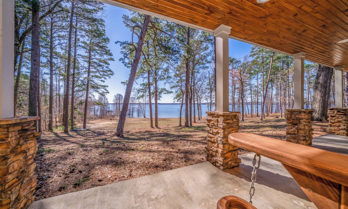 Avinger Cabin | Selah Lodge! Gorgeous Lakefront lodge on 170 Acres with 6 Bedrooms