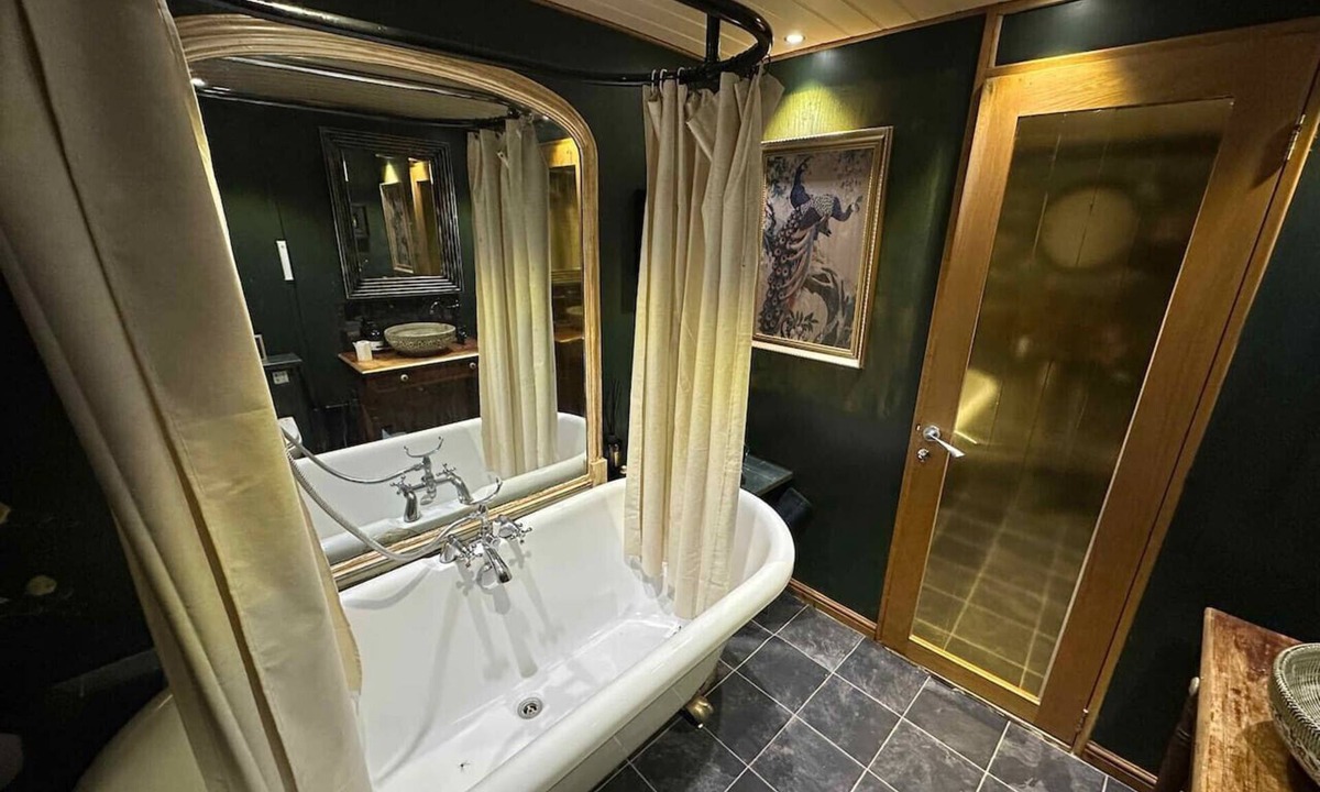 Staines Boat Rental | Selene - Luxury Houseboat Experience