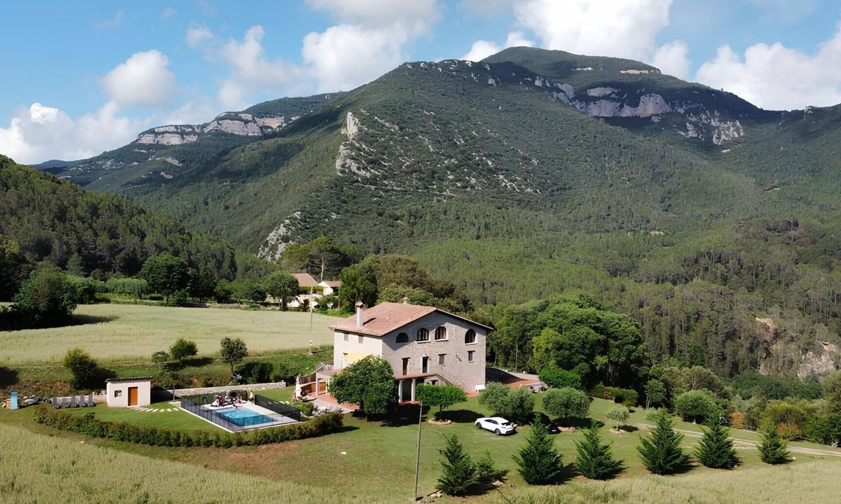Sales de Llierca Cottage | Self catering Can Servosa for 11 people
