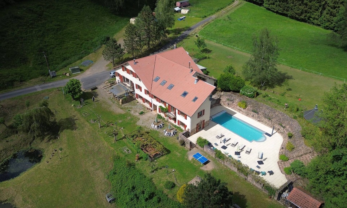 Mesnil Sous Les Cotes Villa | Self-catering group gîte for 30 people with swimming pool and jacuzzi