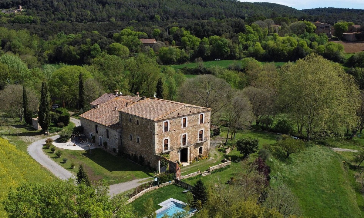 Maia de Montcal Cottage | Self catering Mas Riera for 8 people including children