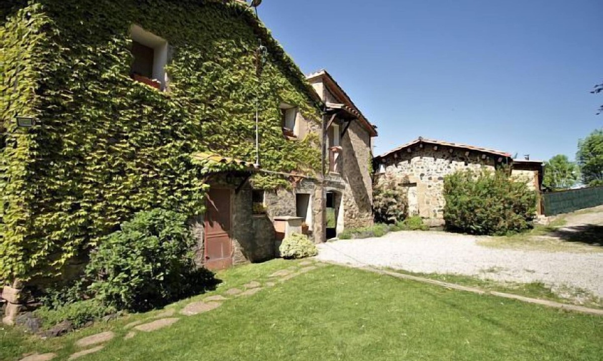 Santa Pau Cottage | Self catering Mas La Costa for 16 people
