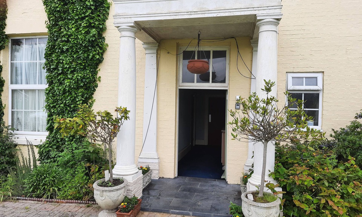 Winterton-on-Sea Apartment | Self Contained Apartment in Winterton Hall