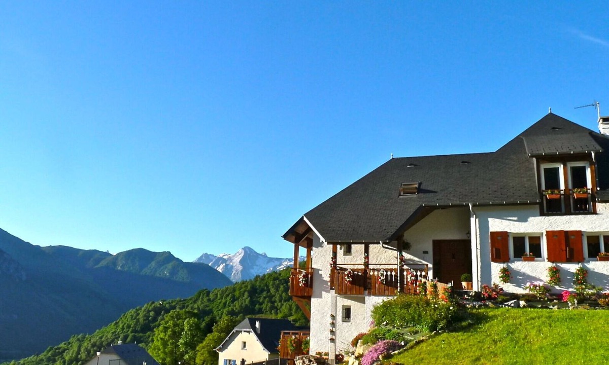 Bilheres Apartment | Self-contained apartment in architect-designed house, panoramic mountain view