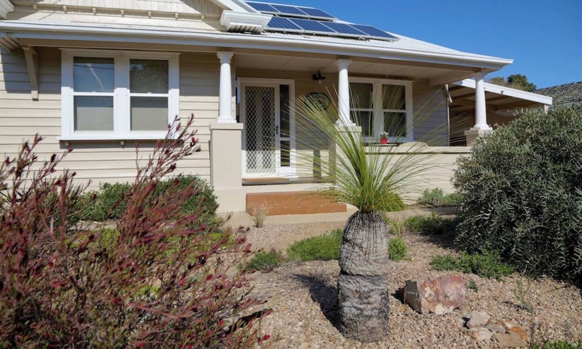 Euroa Cottage | Self contained cottage close to everything