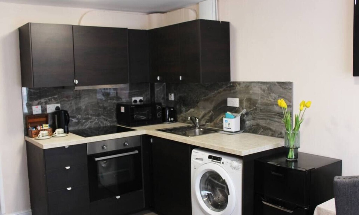 Eltham West House | Self-contained guest suite