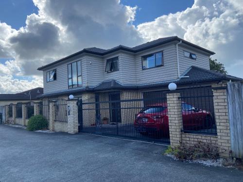 Hillsborough House | Self Contained Room in Hillsborough