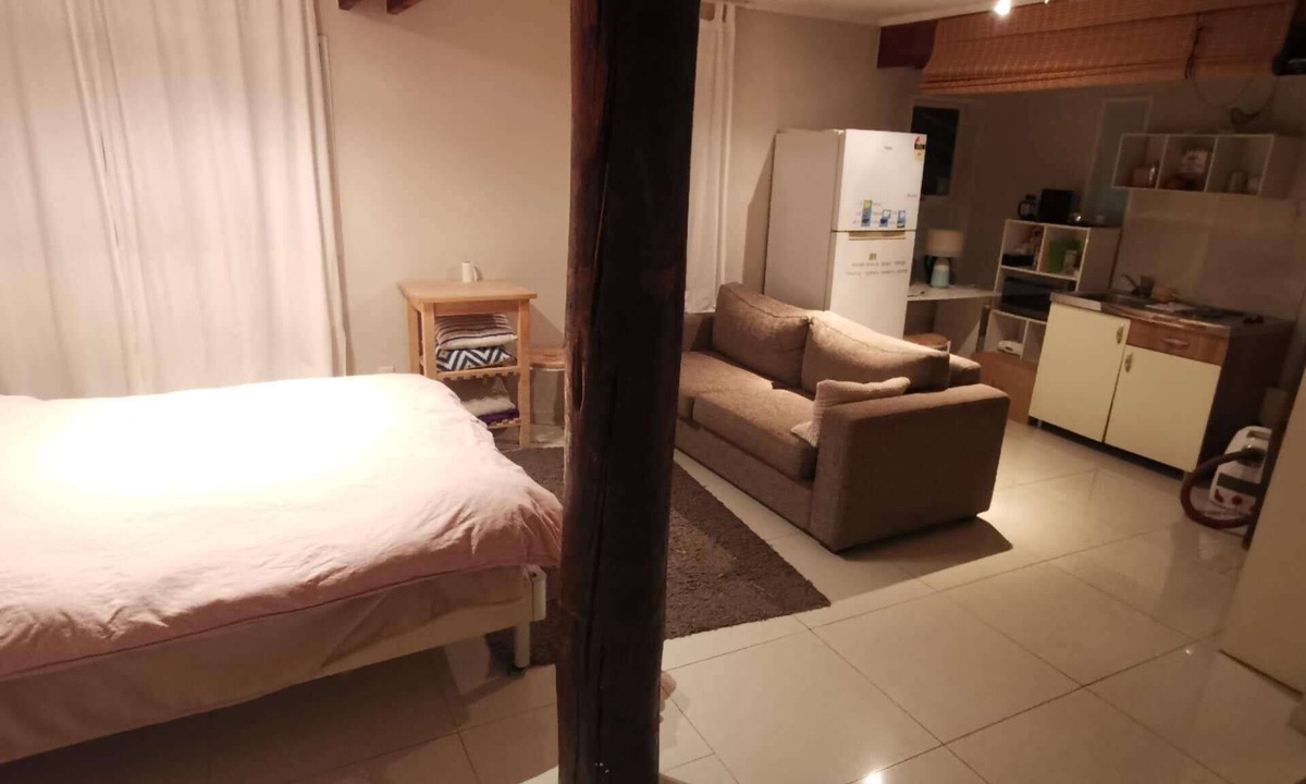 Laingholm Apartment | Self contained Studio surrounded by native NZ forest, close to City & amenities