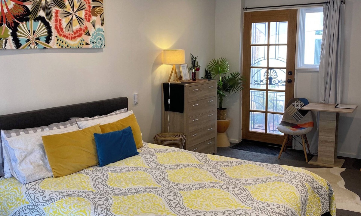 Lynbrook Bed & Breakfast | Self Contained Unit with Ensuite