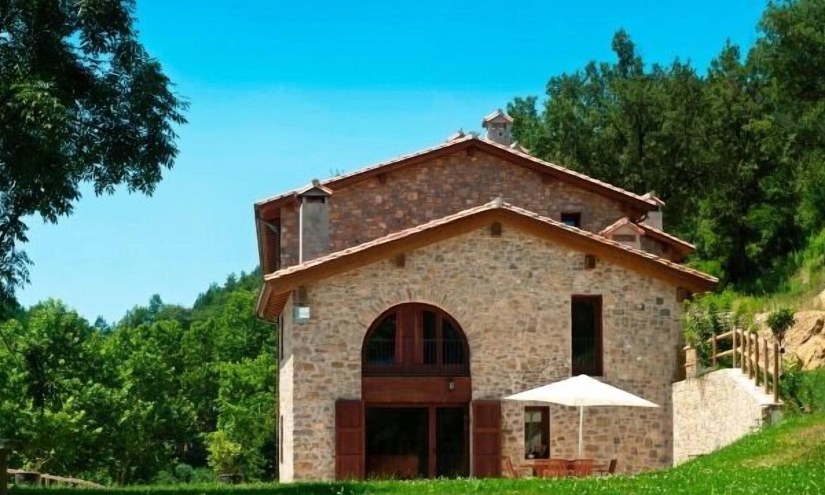 Sant Joan de Les Abadesses Cottage | Self catering Mas Serrat de la Teia for 6 people