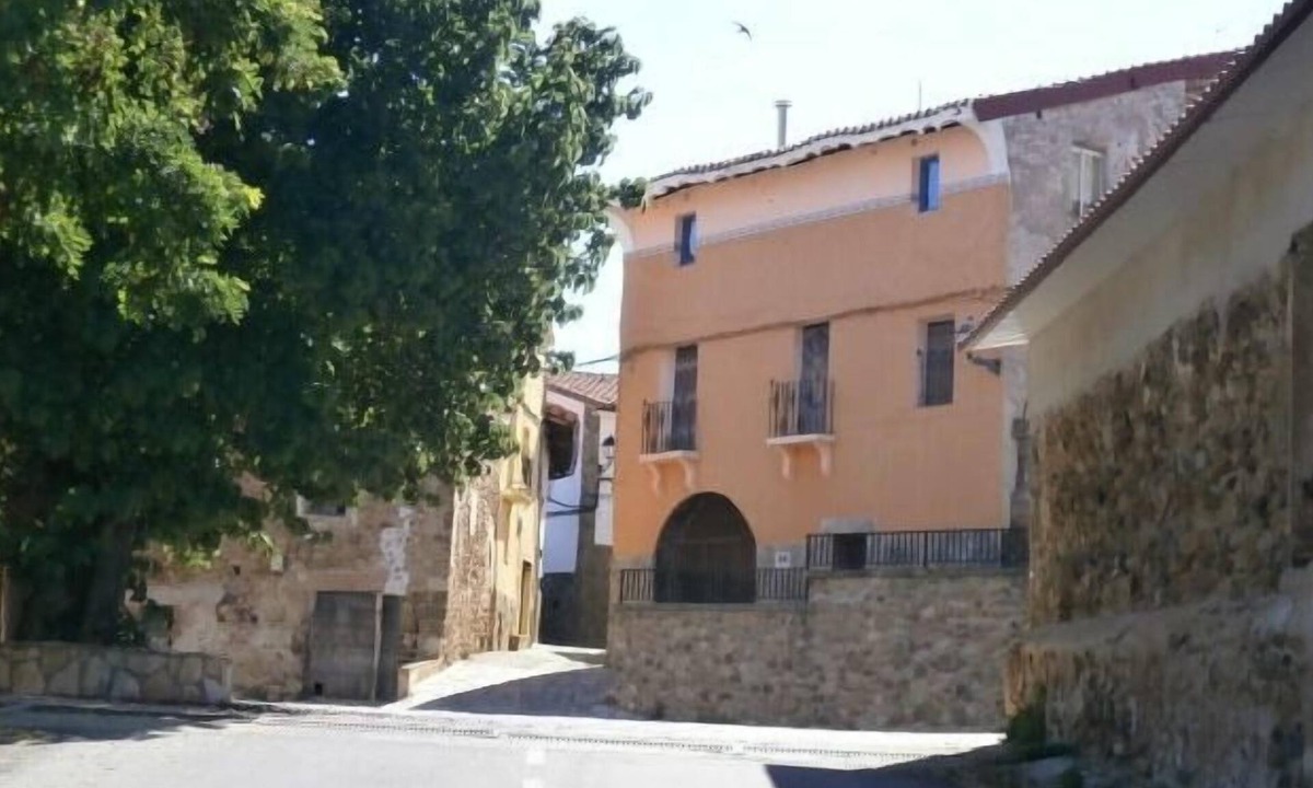 Santa Engracia del Jubera Cottage | Self catering Villa Emiliana for 18 people