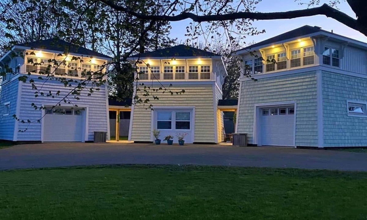 Baddeck Cabin | Selkie’s Rest Alex & Mabel Lighthouse (Green)