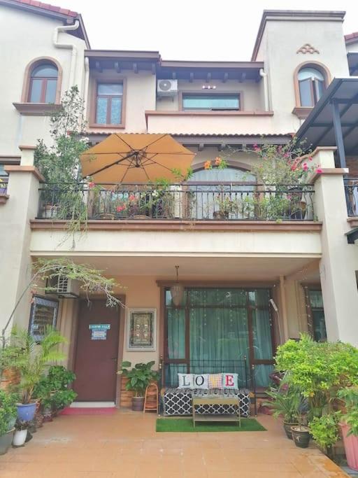 Semenyih Villa | Semenyih Escapar Villa by Dan