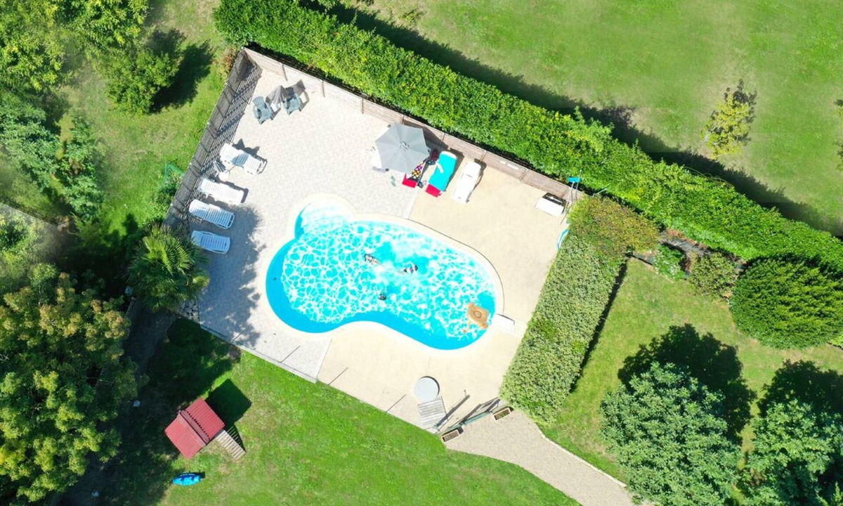 Angles Cottage | Semi-detached cottage with heated pool 5km from the beach