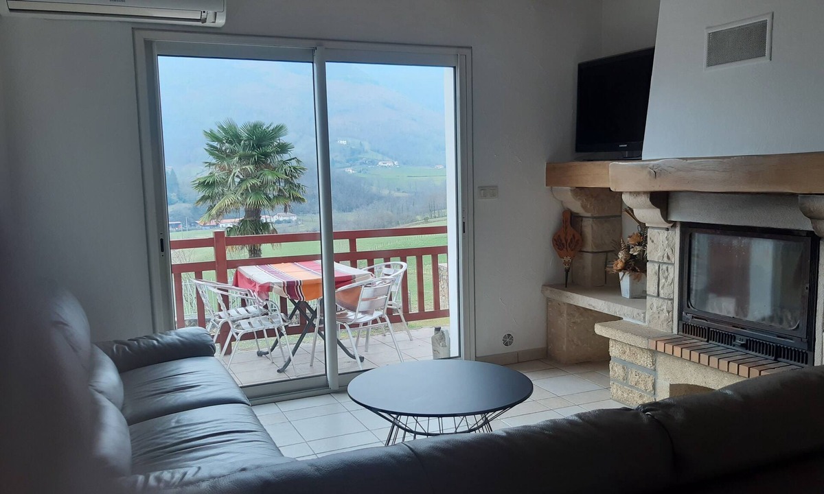 Itxassou Cottage | SEMI-DETACHED GITE SLEEPS 12