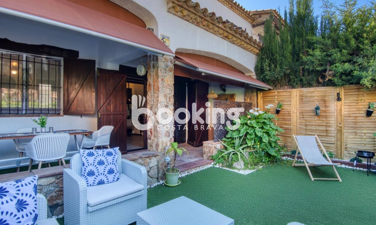 Platja d'Aro Cottage | Semi-detached house with a comfortable terrace in a quiet area