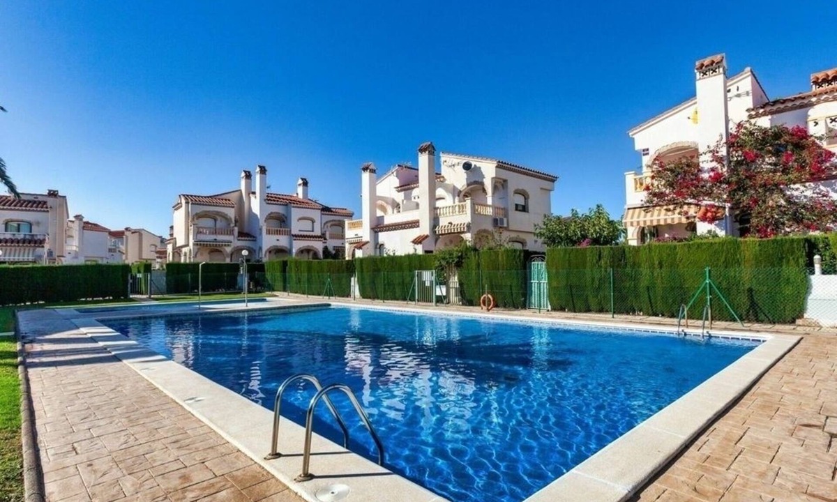 El Casalot House | Semi-detached house in a quiet area