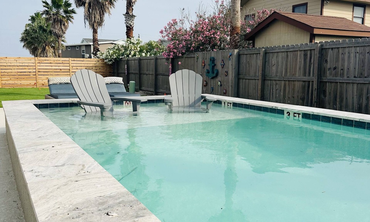 Leeward Sands House | Semi Private Pool <> Large Fenced Yard <> 2 bdrm - 2 bath