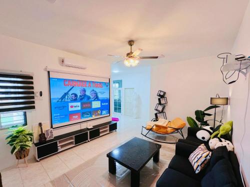 Paya Mengkuang Apartment | SemiD-Projector-Pool-Netflix-3R2BR-FullyAircon