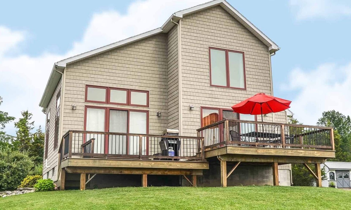 Romulus Cottage | Seneca Knoll:"Gorgeous Custom-built Home with Seneca Lake Views"