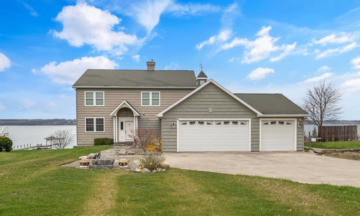 Romulus Apartment | Seneca Lake-Beautiful Waterfront-Private Dock- 7BR/5BA near Sampson State Park