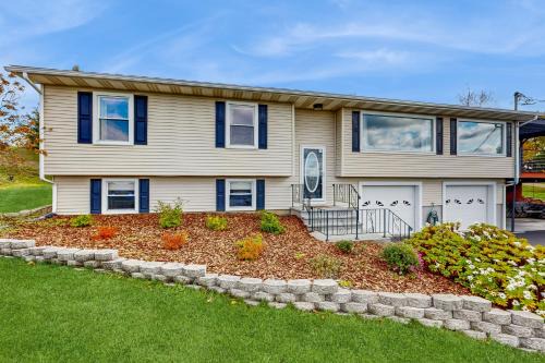 Burdett House | Seneca Lake Overlook - Unit A