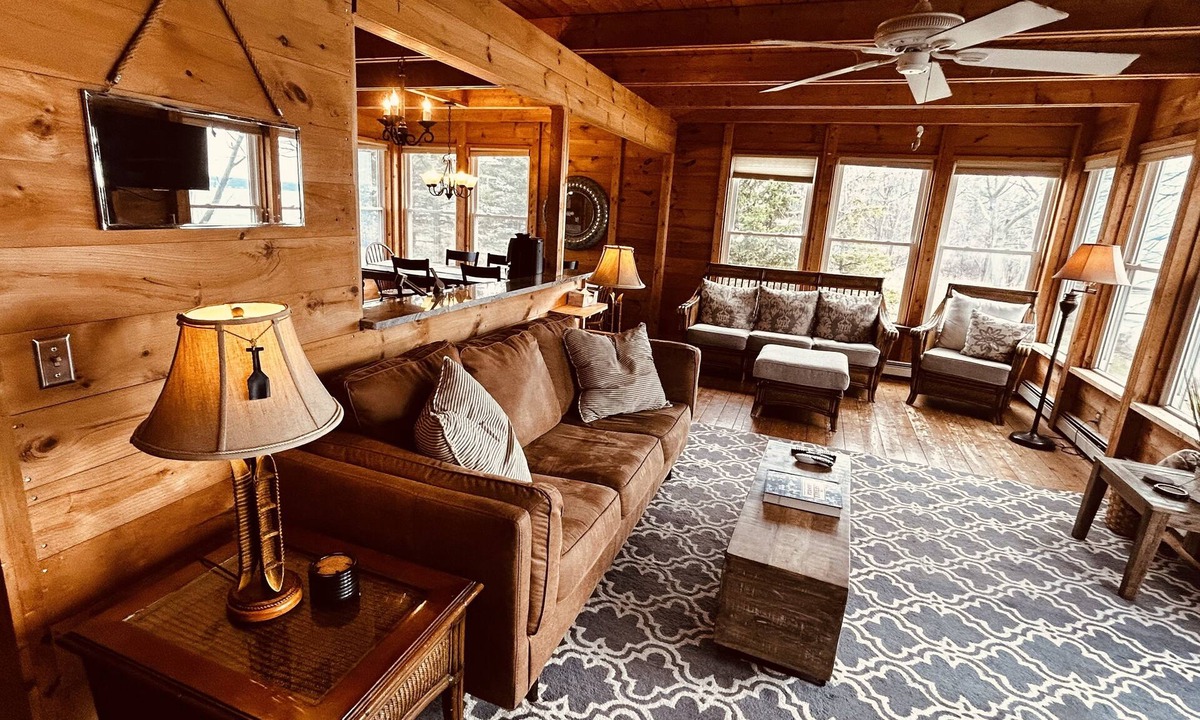 Geneva House | Seneca Lakefront Bliss - On Wine Trail -Three Brothers, Ventosa, Geneva