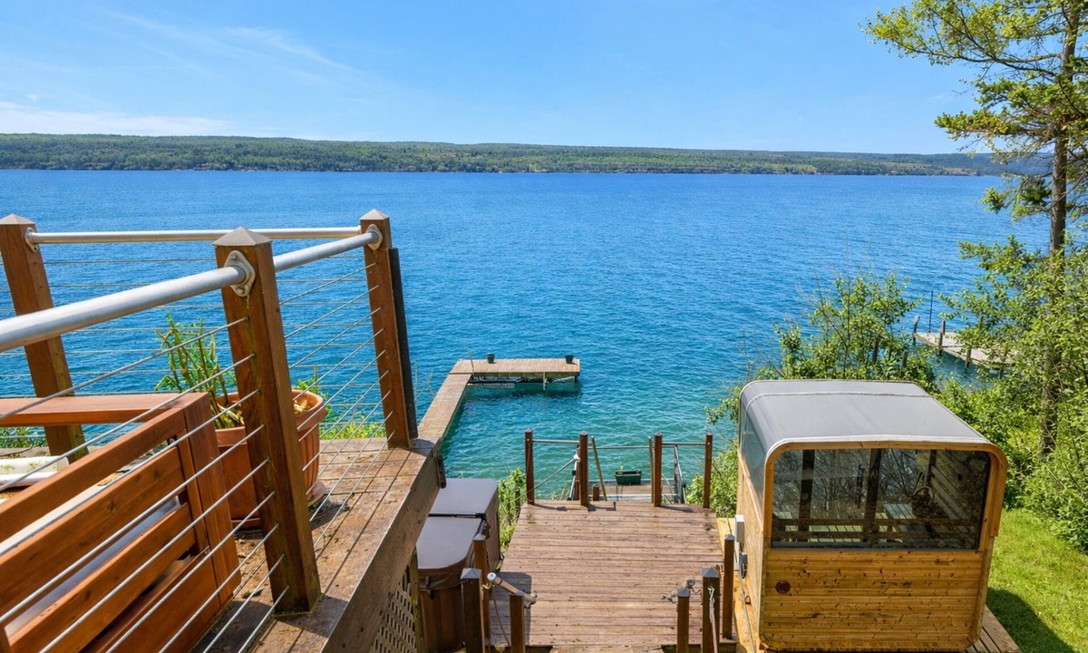 Town of Torrey House | Seneca Lakefront | Hot Tub, Sauna & Epic Game Room/Bar