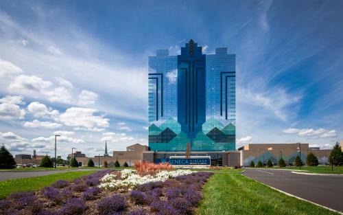 Downtown Niagara Falls Hotel | Seneca Niagara Resort & Casino