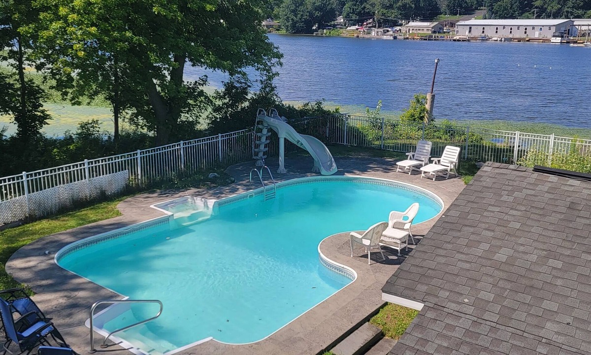 Baldwinsville House | Seneca Riverfront Spa! Hot tub, Pool + Sauna! Pontoon Boat and Canoe Available!