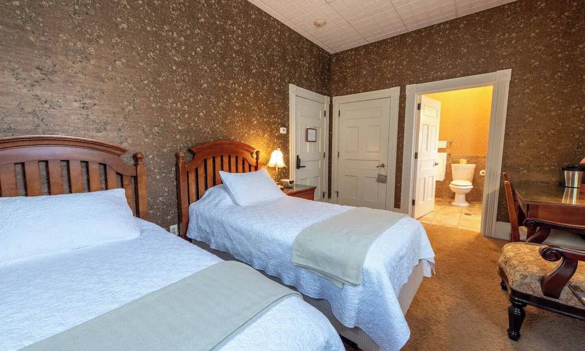 Geneseo Bed & Breakfast | Seneca Room - Big Tree Innnn