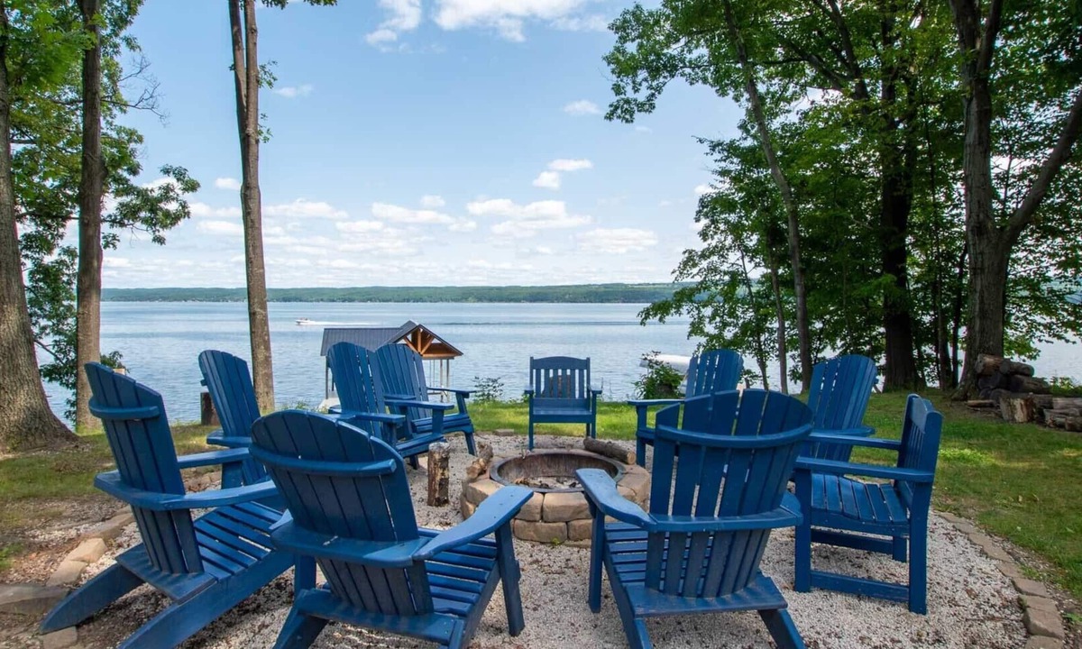 Town of Milo House | Seneca Shores: Attention Wine Trail and Lakefront Enthusiasts!