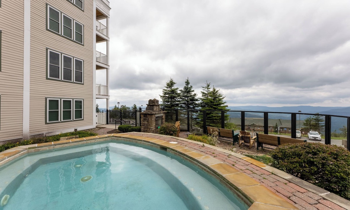 Snowshoe Hotel | Seneca