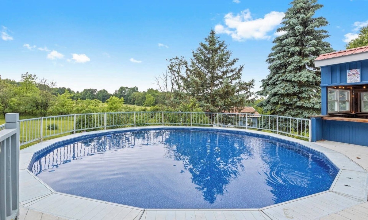 Valois House | Seneca Wine Trail | Pool | Hot Tub | Outdoor Bar