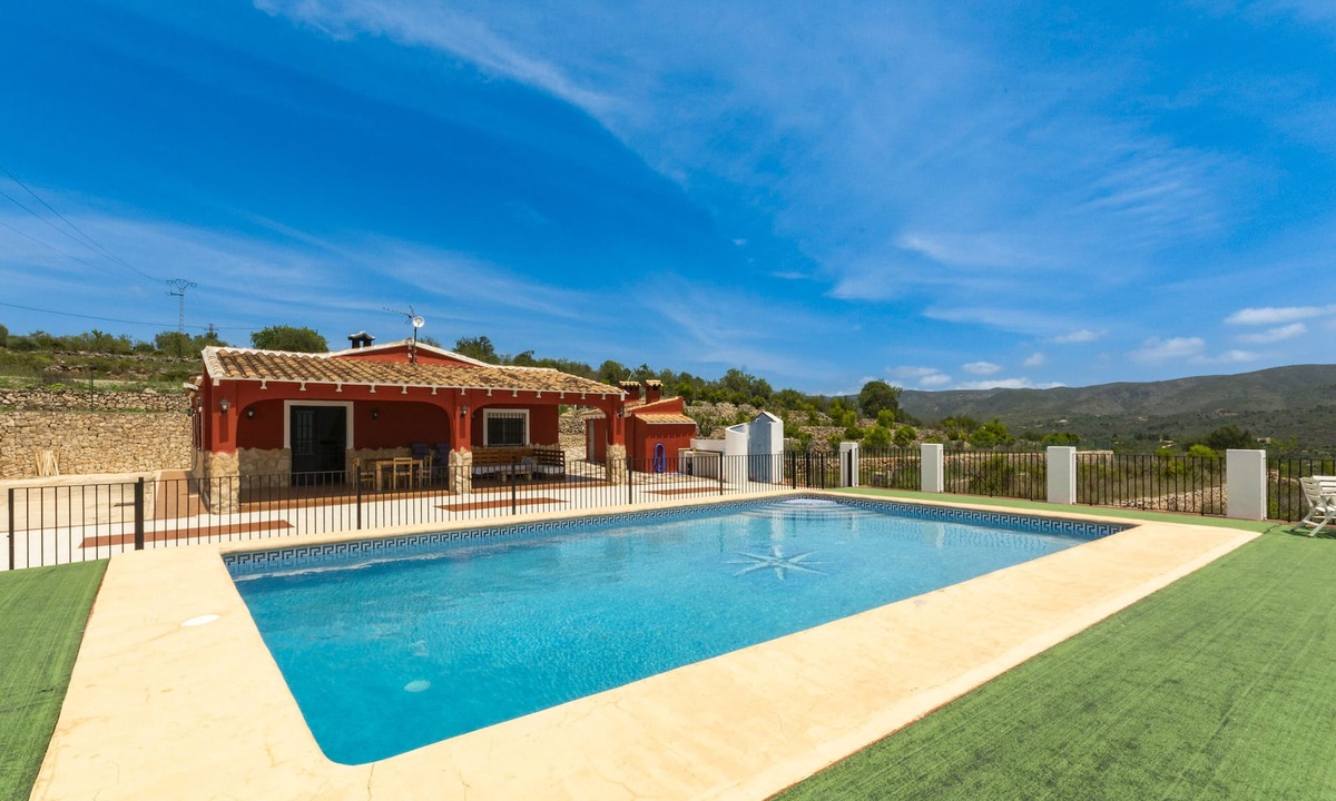 Luchente Villa | SENSACIONS - Villa with private pool in Llutxent. Free WiFi