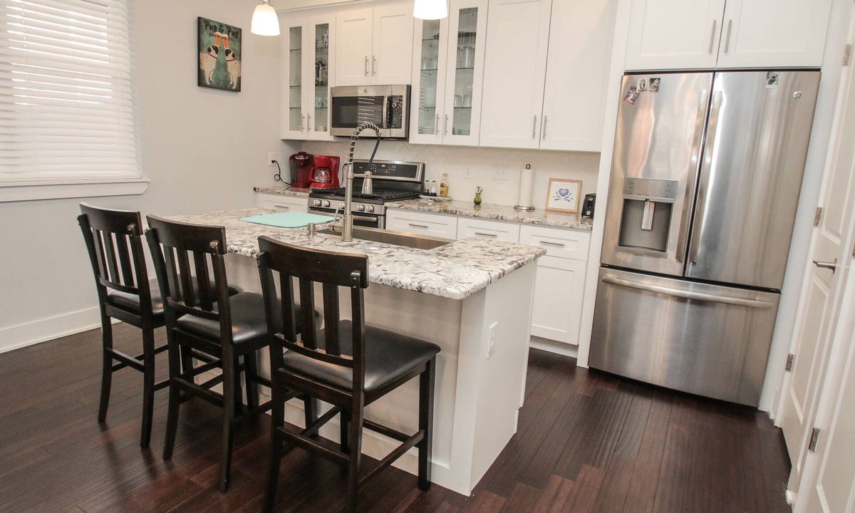 Point Breeze House | Sensational 3Bed/2Bath w/GATED PARKING! Sleeps 10!