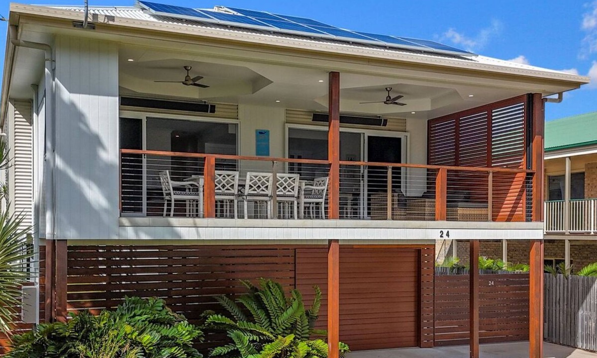 Woodgate House | Sensational Beach Front Escape!