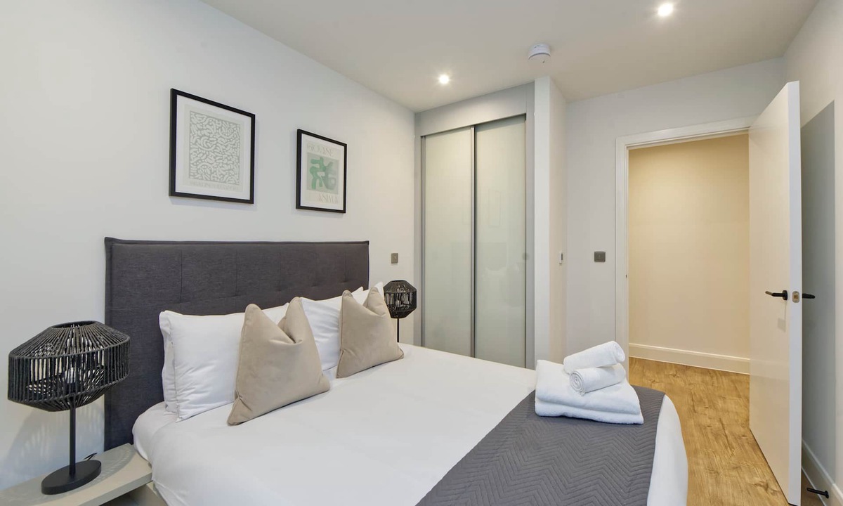 Whittington Apartment | Sensational Two-Bedroom Flat in Colindale
