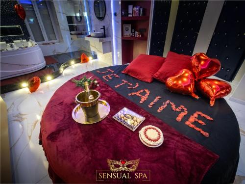 Poincare - Foch - Anatole France - Croix de Bourgogne Apartment | Sensual SPA- Love ROOM Jacuzzi Hammam Terrasse