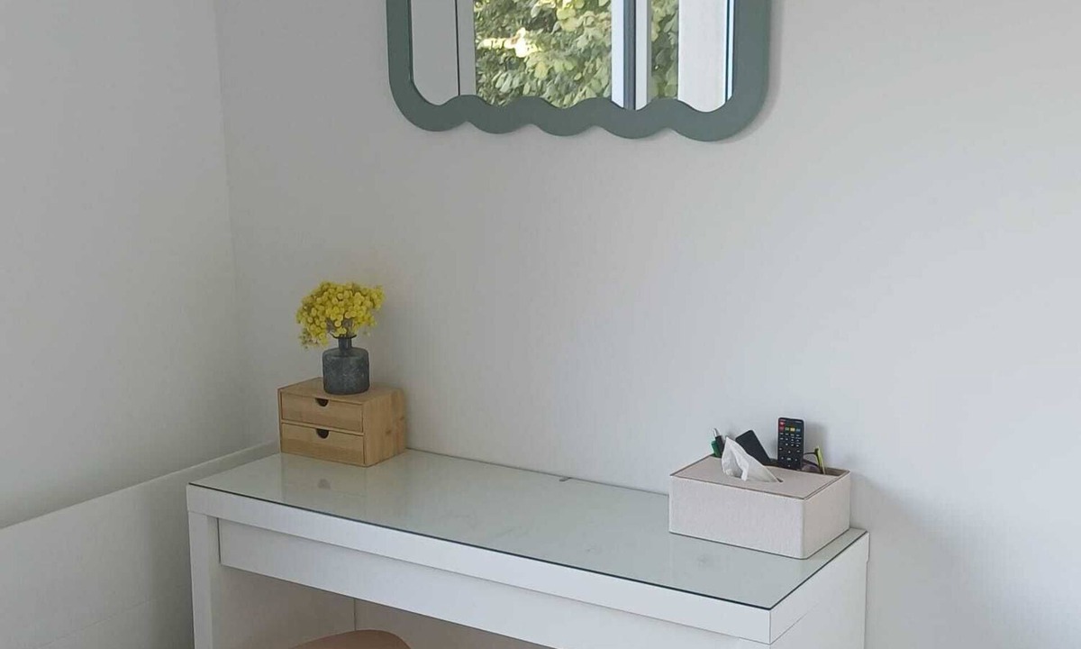 Le Lion-d'Angers Bed & Breakfast | Separate suite with whirlpool bath