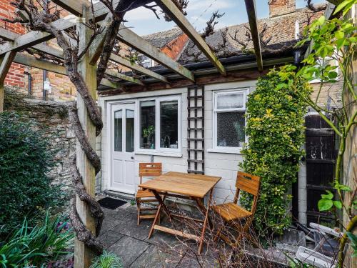 Lechlade House | September Cottage