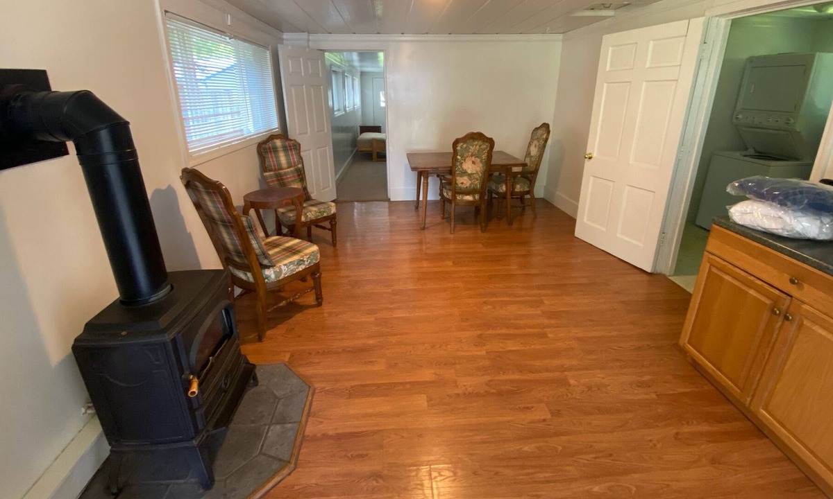 Sequim Cottage | Sequim Dungeness River/Game Farm. Yellow Cottage