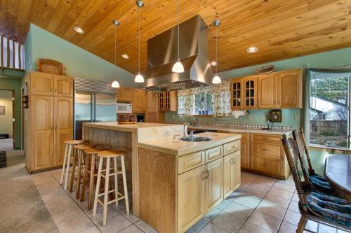 Lower Kingsbury House | Sequoia Chalet